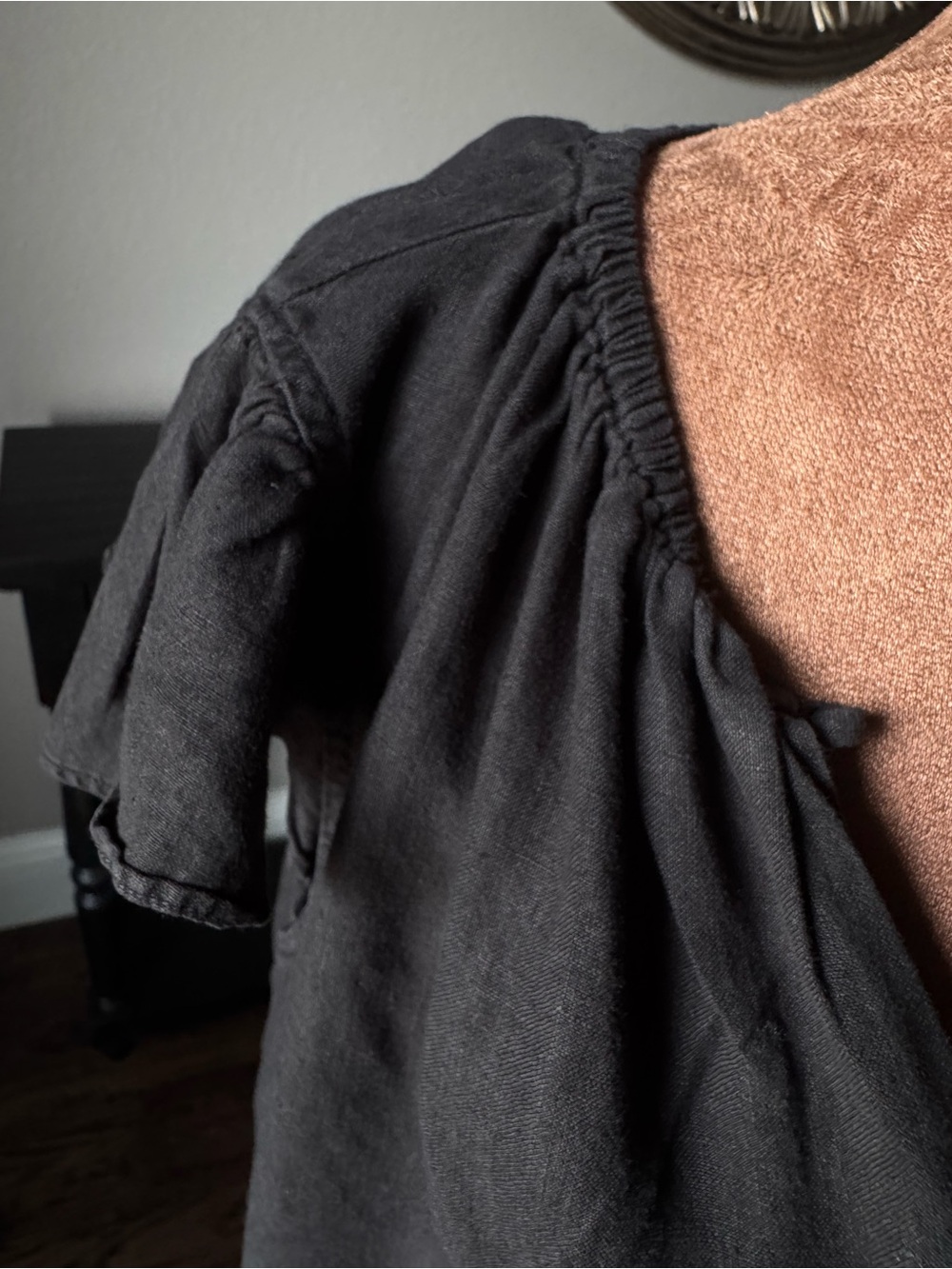 Velvet by Graham & Spencer Linen Black V-Neck Flutter Sleeve Blouse - Picture 4 of 11